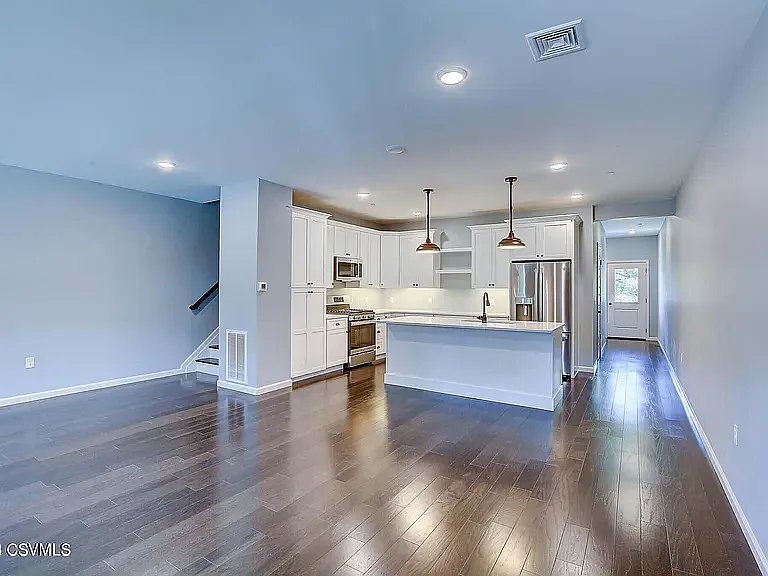 216 Saint Anthony St — Photo 3