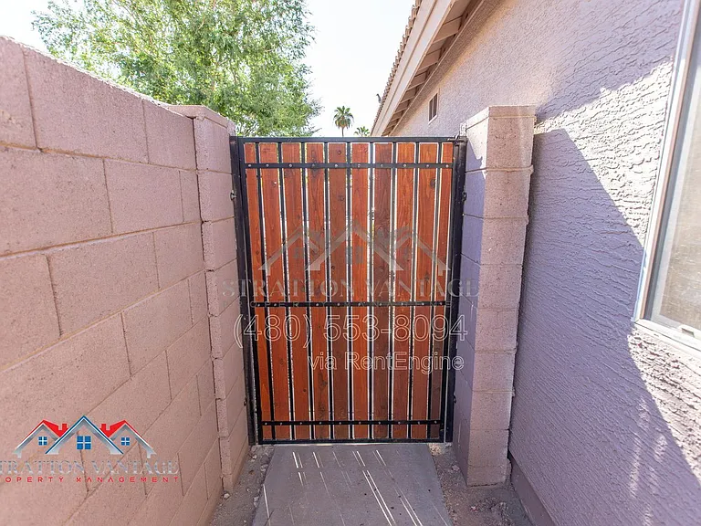 1924 S Oak St — Photo 37
