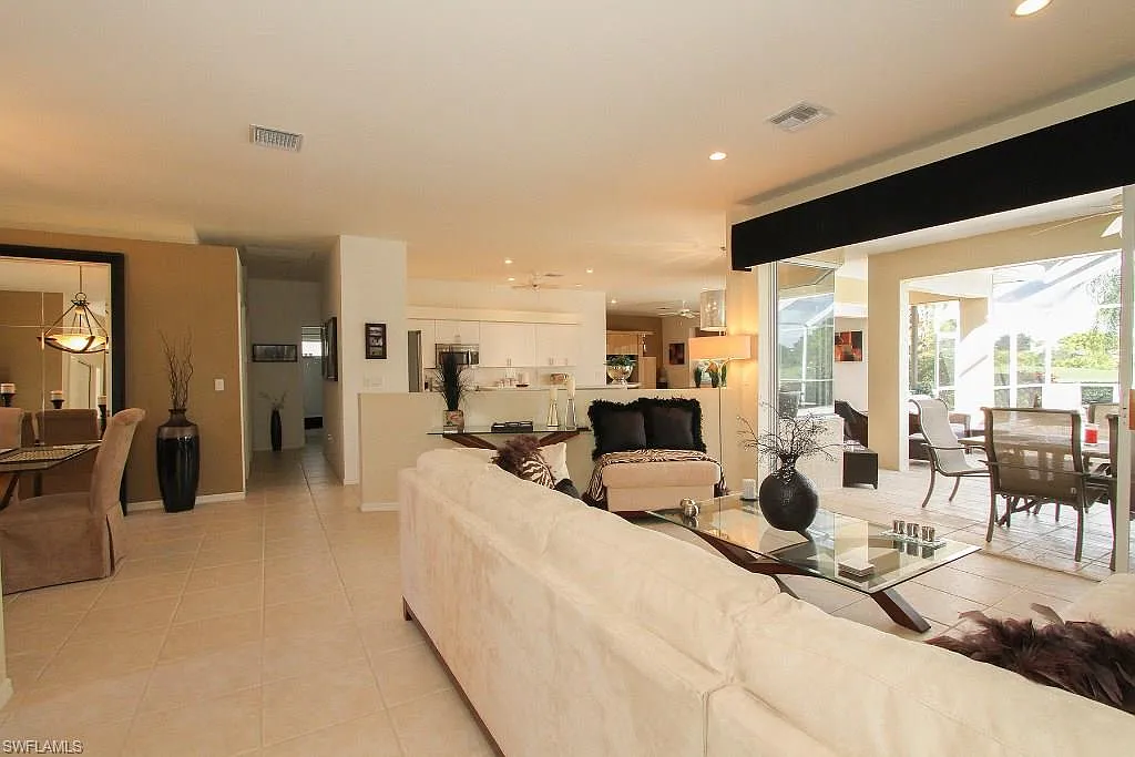 3 bed, 2.0 bath, 2148 sqft, $9,500 — Photo 4
