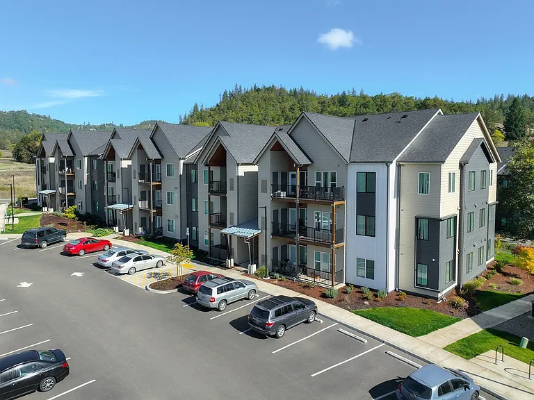 Sunshine Park Apartments — Photo 23