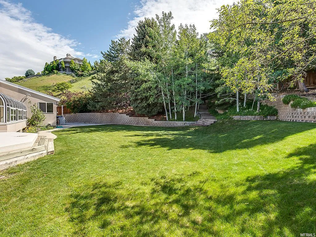 6 bed, 4256 sqft, $3,999 — Photo 3