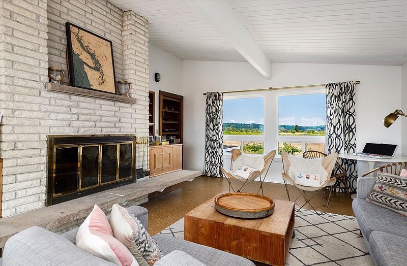 5th image of 2577 Sunlight Beach Road