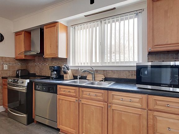 4th image of 6 Danforth St
