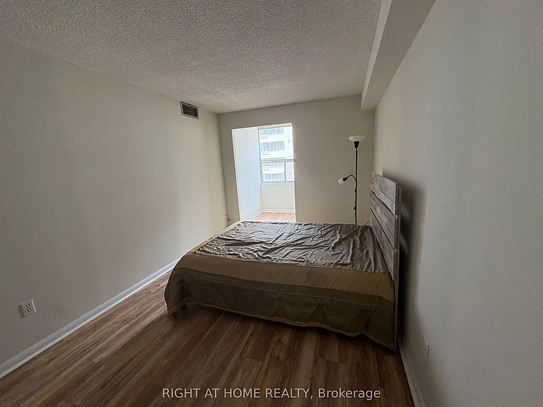 380 King St #903 — Photo 9