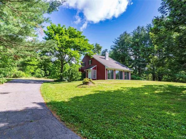 27 Goldfinch Drive, Salt Point, NY 12578