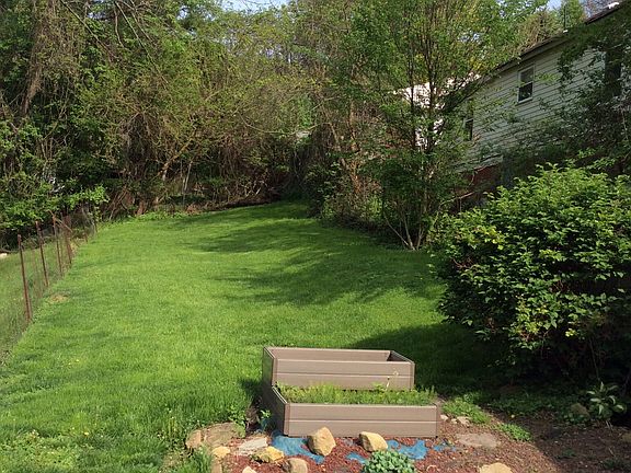 Lg. fenced in backyard 
