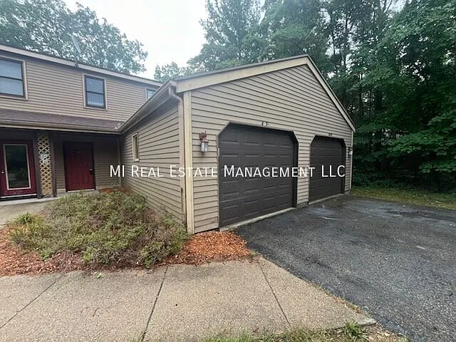 2 bed, 1.0 bath, 900 sqft, $1,350 — Photo 1