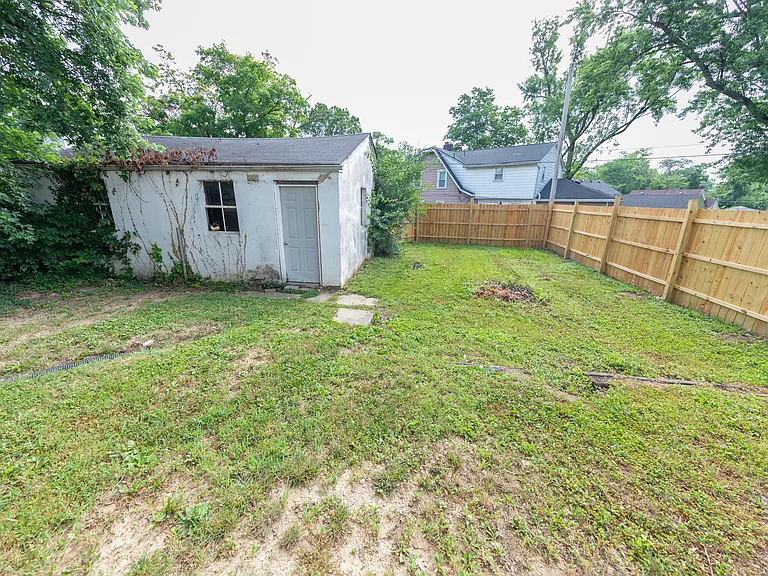 512 N Warren Ave — Photo 41