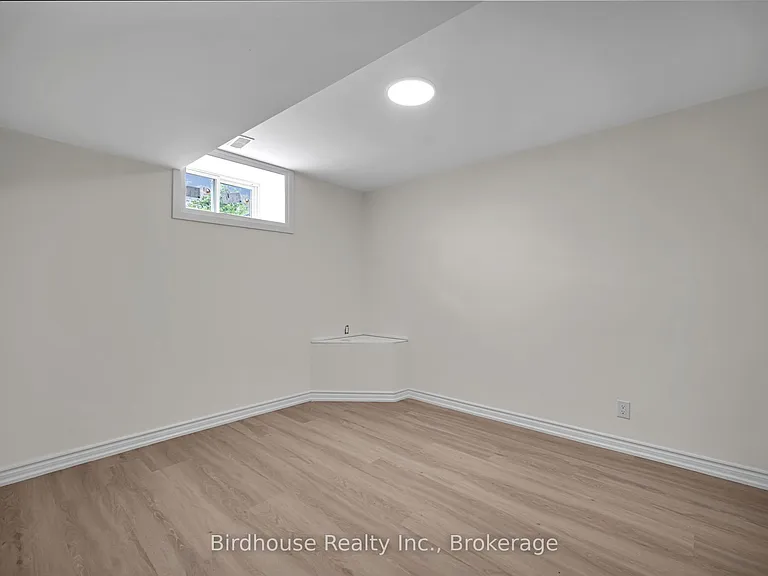 108 Lindsay St S #B — Photo 6