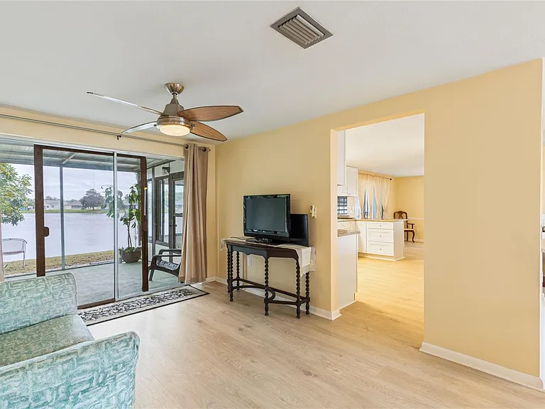 3228 Rock Valley Dr — Photo 5
