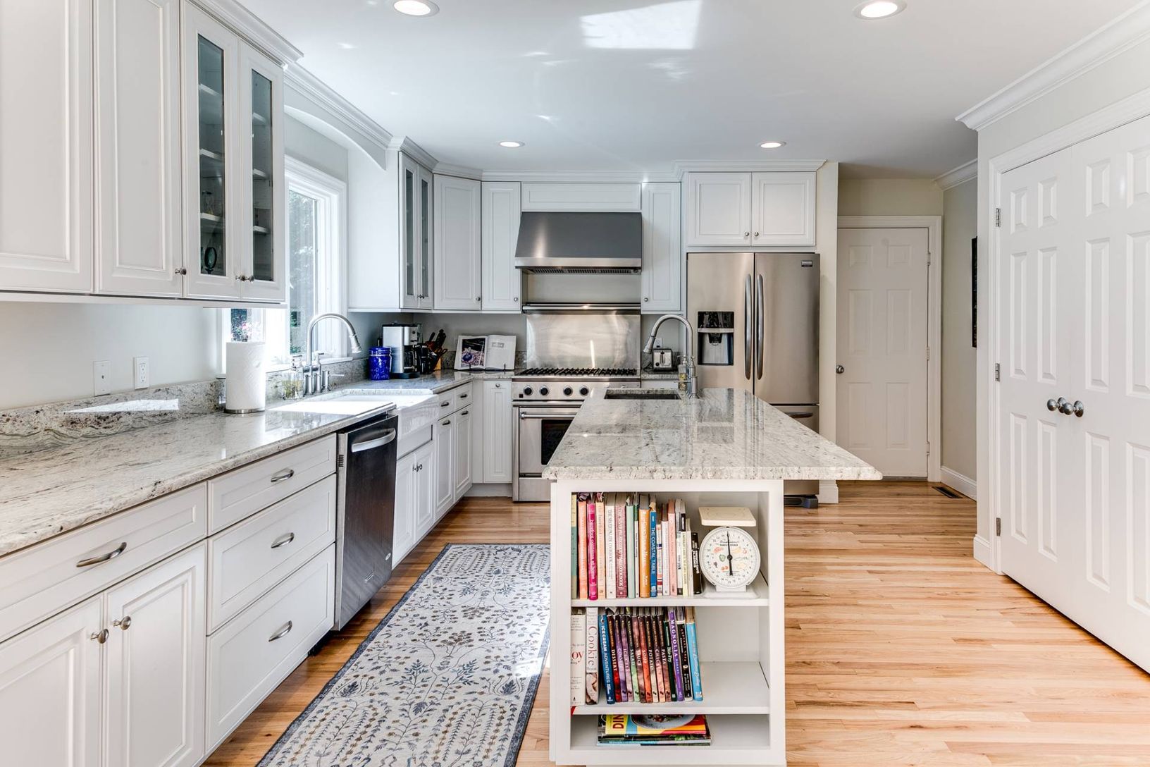  Stainless, Granite, Country Sink, Wet Bar & Pantry
