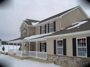 4789 S Cypress Dr, Walnutport, PA 18088