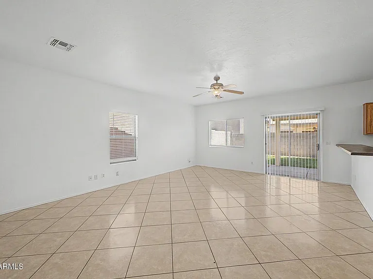 7027 W Lincoln St — Photo 5