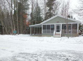 639 Hawthorne Ln, Traverse City, MI