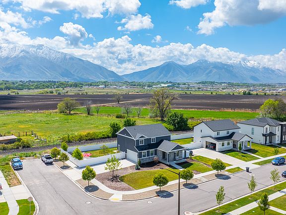 2nd image of 805 S Spring Canyon Way