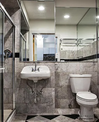 Rented by Batra Group Inc | media 19