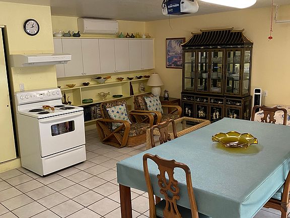 SITTING/DINNING AREA IN KITCHEN.