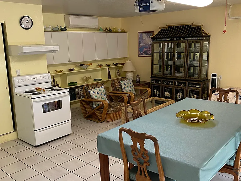 SITTING/DINNING AREA IN KITCHEN.