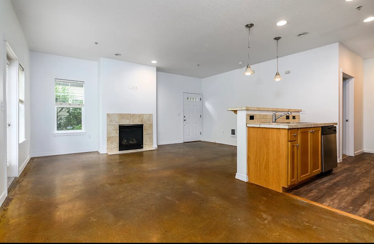 1 bed, 793 sqft, $1,695 — Photo 2