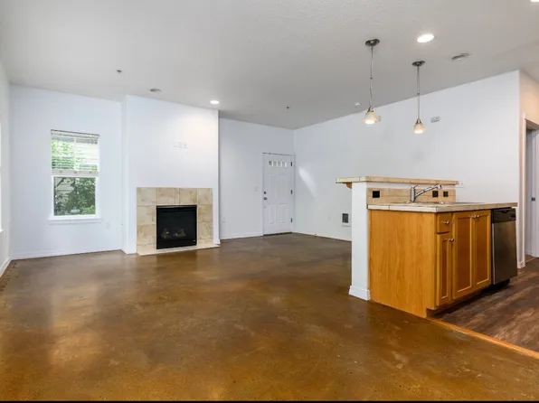 10651 NE Red Wing Way #102, Hillsboro, OR 97006