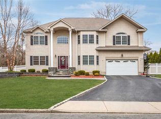 2 Sunhill Rd, Nesconset, NY 11767