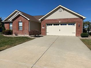 833 Indian Prairie Dr, Mascoutah, IL 62258