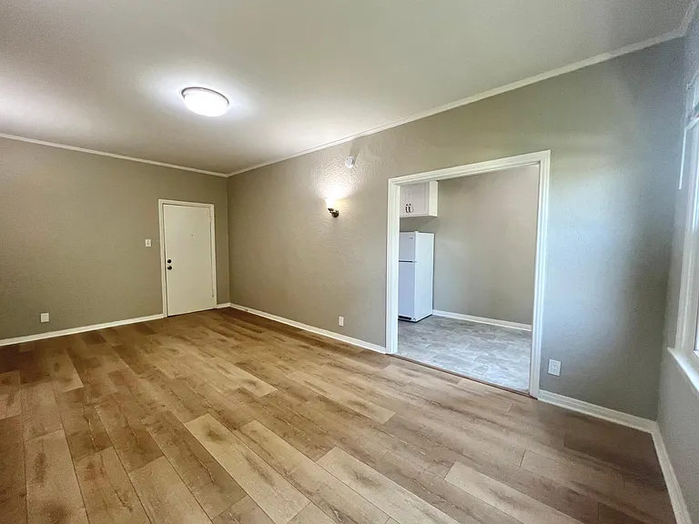 1426 N Edgemont St #12-1/2 — Photo 3