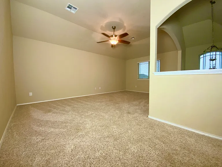 1810 Logan Trl — Photo 17