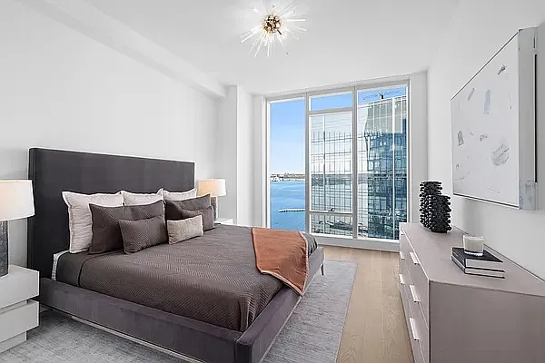 Rented by Compass | media 13