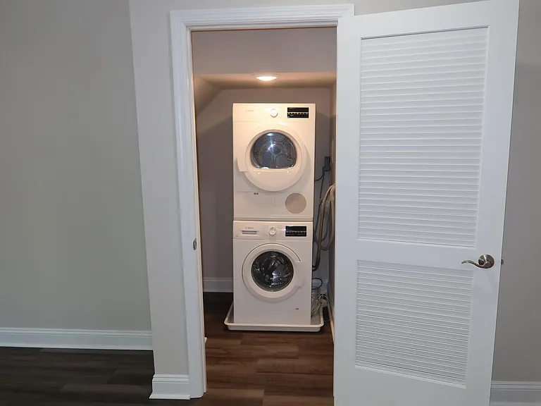 Strathmore Gardens Apartments — Photo 6