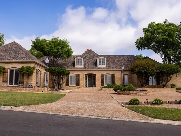 418 N Coronado Dr, Kerrville, TX 78028