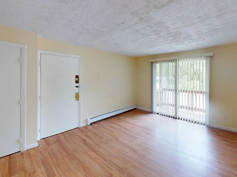49 W Elm Ter #4 — Photo 3