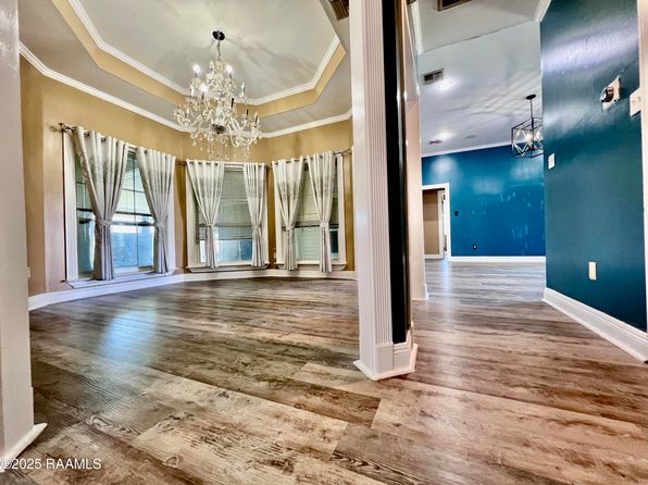 302 Wildflower Ln, Lafayette, LA 70506