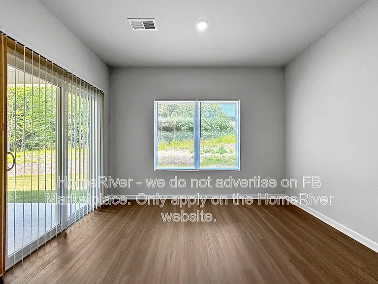 426 Chedworth Dr — Photo 8