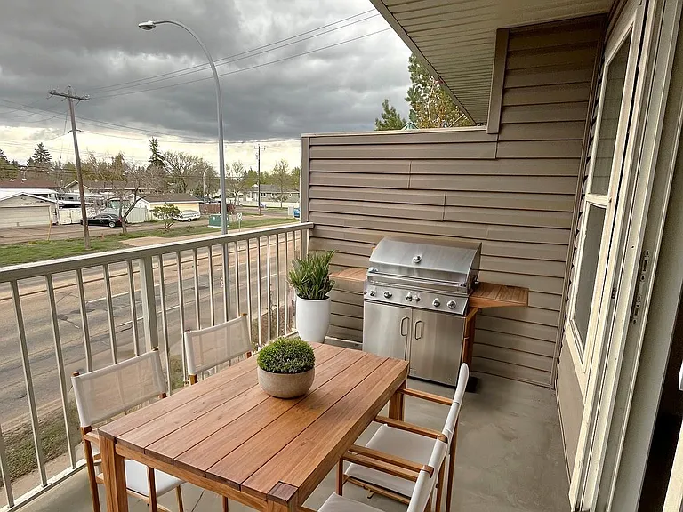 16316 106a Ave NW — Photo 2