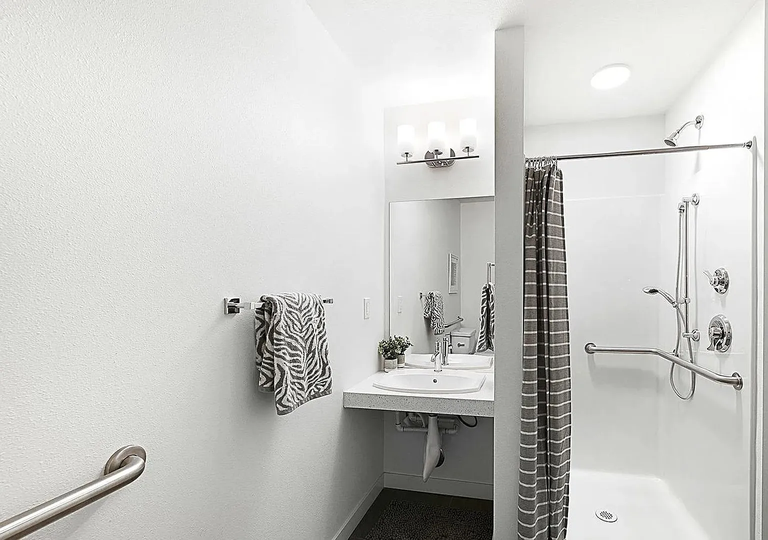 Ballard Townhouse 2bd/2ba, AC, Garage Parking — Photo 4