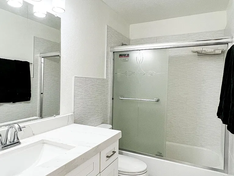 4772 Windsor Ave — Photo 15