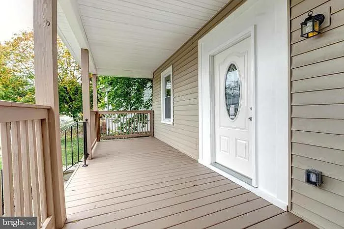 2305 Hamilton Ave — Photo 2