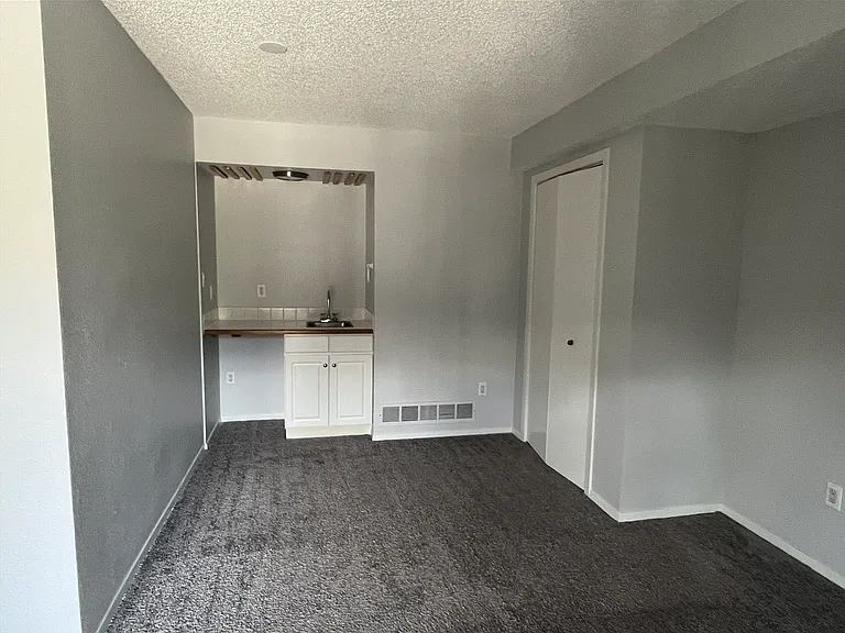 2823 Springdale Ln — Photo 15