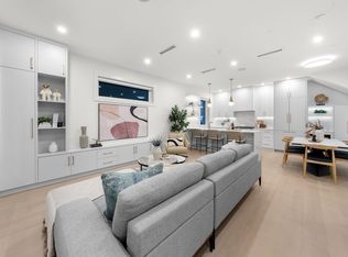 1582 E 2nd Ave #1, Vancouver, BC V5N 1C7