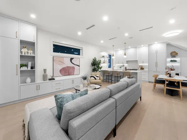 1582 E 2nd Ave #1, Vancouver, BC V5N 1C7