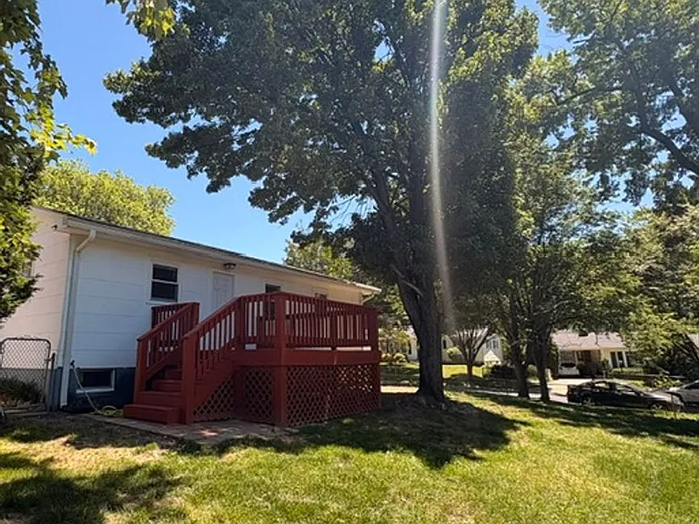 900 Neal Dr — Photo 29