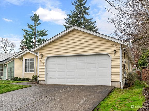 4th image of 906 SE 121st Avenue E