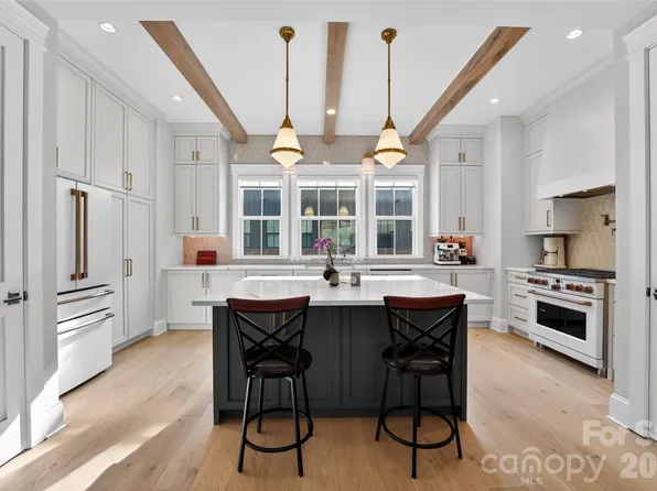 3111 Pinehurst Pl, Charlotte, NC 28209