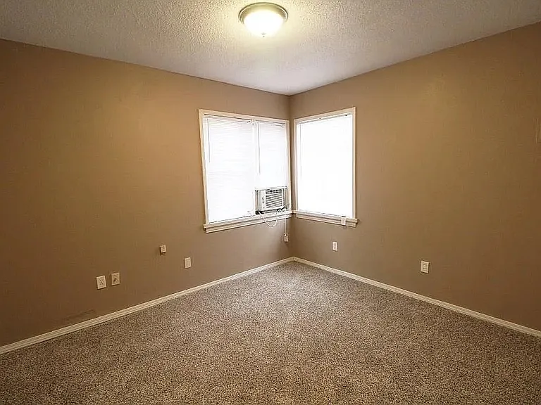 1825 Elm Dr — Photo 5