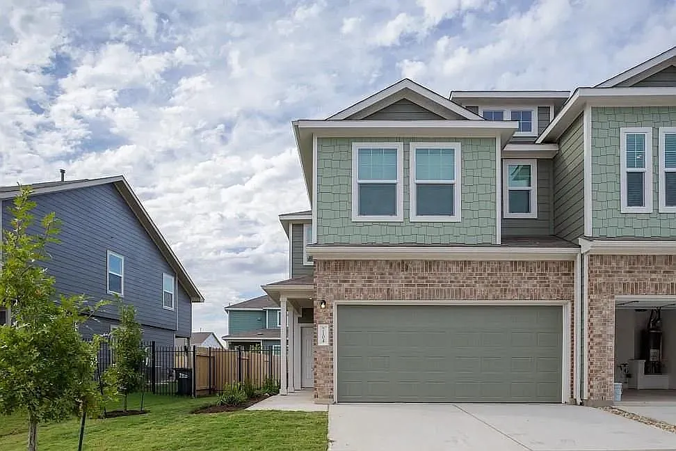 3 bed, 2.5 bath, 1391 sqft, $1,825 — Photo 1