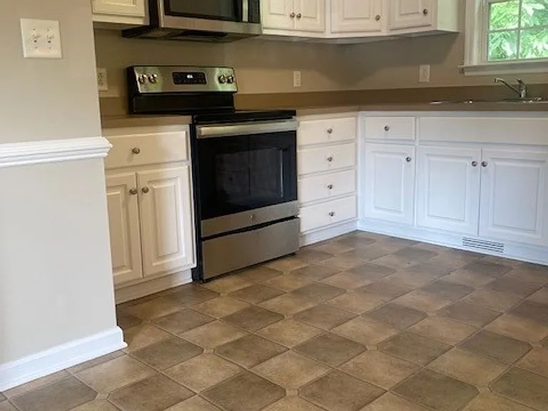 211 Koufax Dr — Photo 6