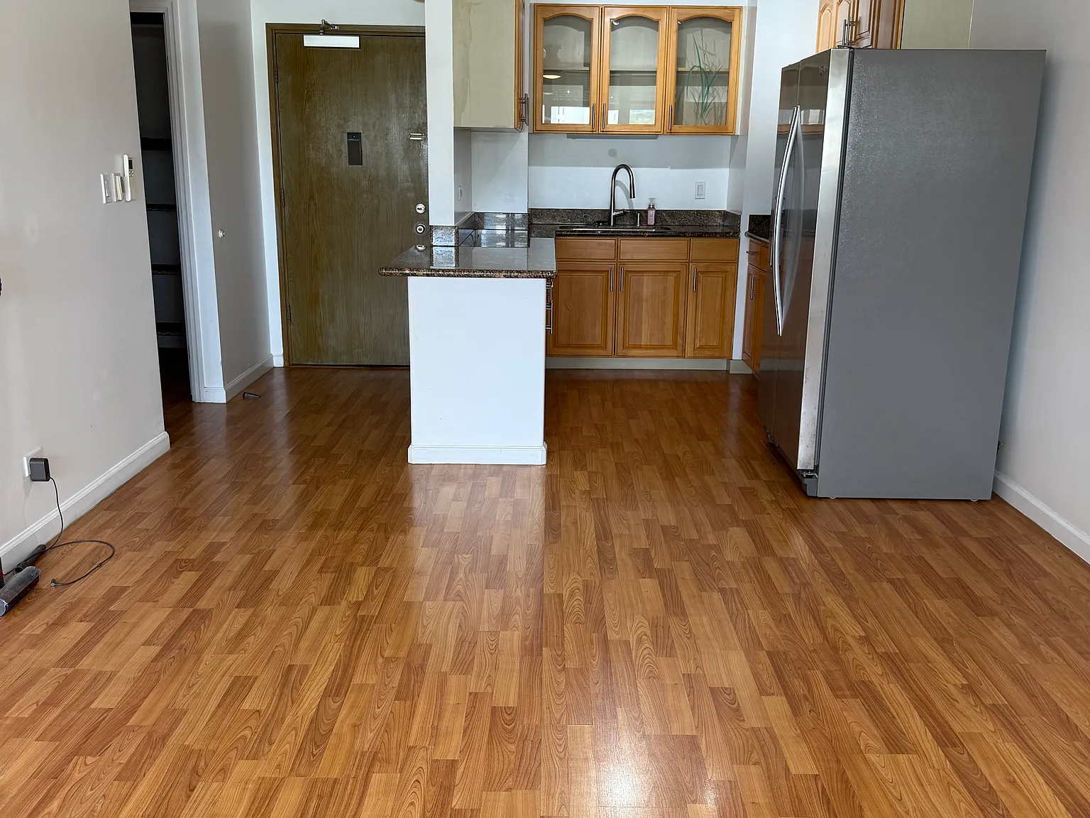 2 bed, 865 sqft, $2,800 — Photo 3
