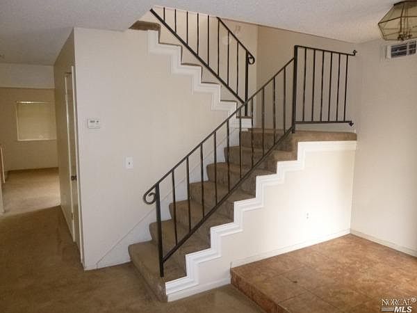 2nd image of 118 Oakmeade Ct