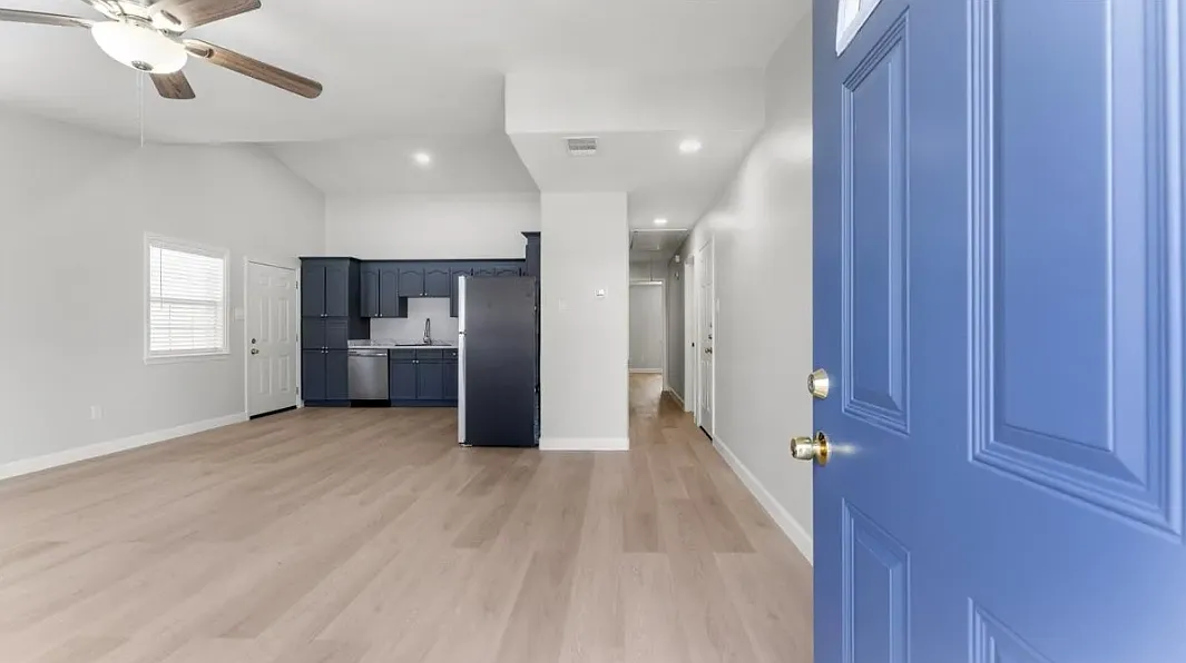 3 bed, 1130 sqft, $1,750 — Photo 1